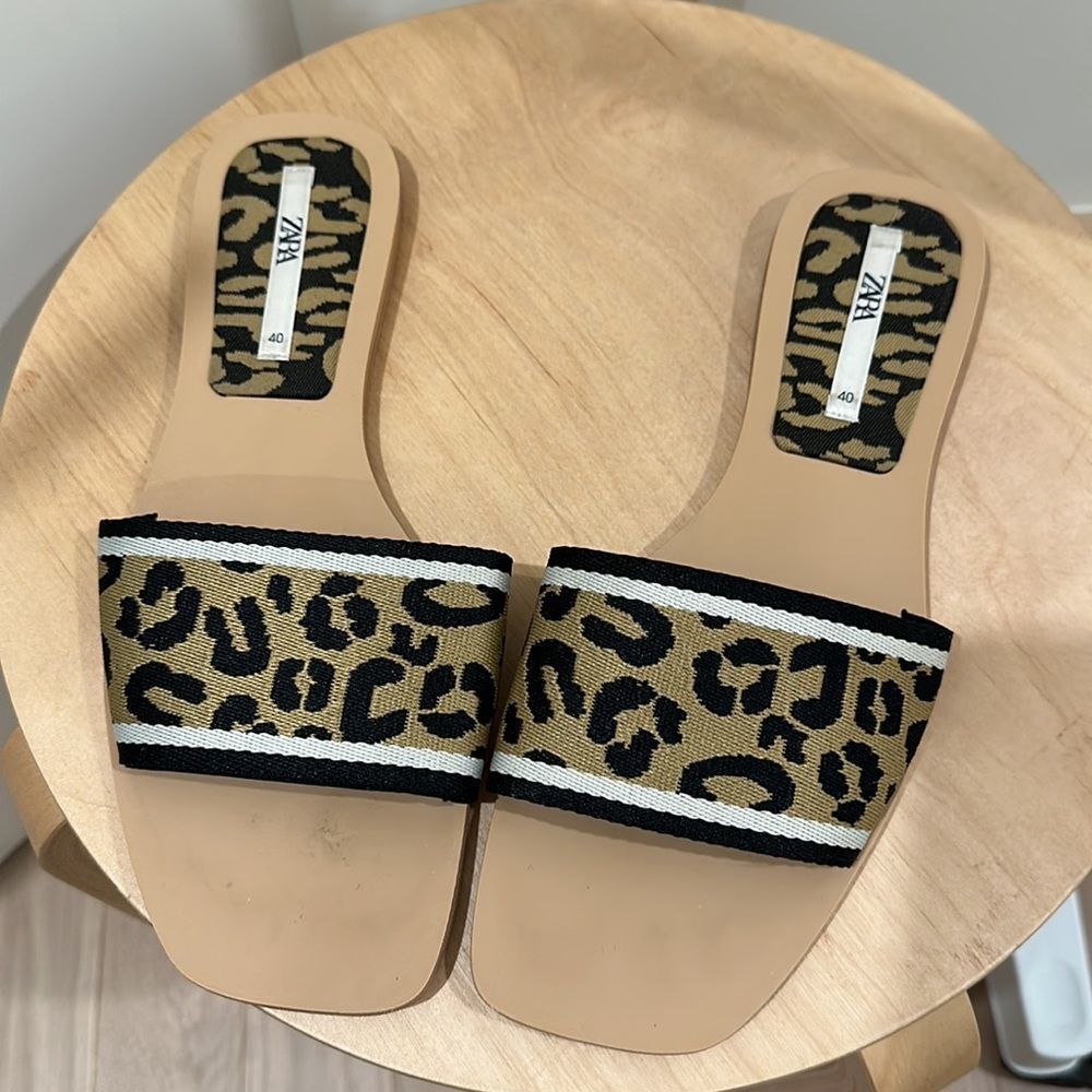 ZARA ANIMAL PRINT FLAT SANDALS - Picture 10 of 13